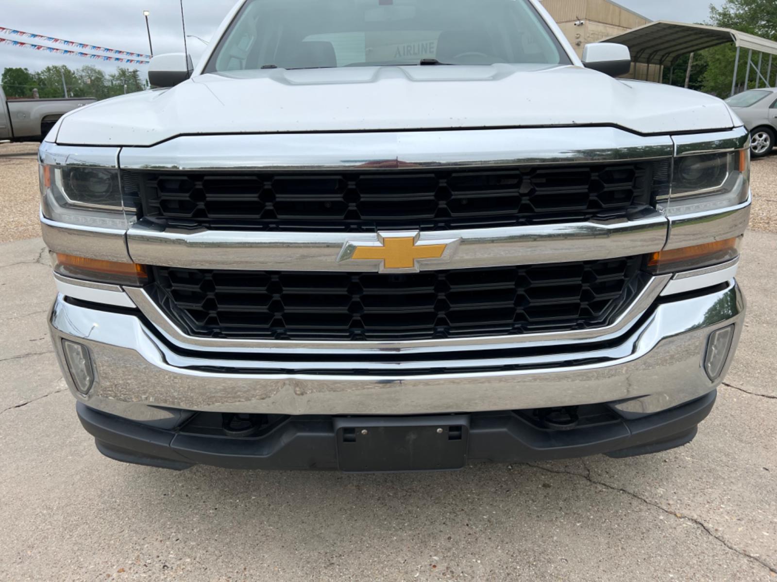 2018 White /Gray Chevrolet Silverado 1500 LT (3GCUKREC2JG) with an 5.3L V8 engine, Automatic transmission, located at 4520 Airline Hwy, Baton Rouge, LA, 70805, (225) 357-1497, 30.509325, -91.145432 - 2018 Chevrolet Silverado Crew Cab LT 4X4 5.3 V8 Gas, 142K Miles, Power Windows, Locks & Mirrors, Cold A/C, Transmission Has 12 Month Warranty, Tow Pkg, Good Tires. FOR INFO PLEASE CONTACT JEFF AT 225 357-1497 CHECK OUT OUR A+ RATING WITH THE BETTER BUSINESS BUREAU WE HAVE BEEN A FAMILY OWNED AND OPE - Photo #2
